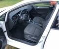 Белый Фольксваген e-Golf, объемом двигателя 0 л и пробегом 80 тыс. км за 14800 $, фото 16 на Automoto.ua