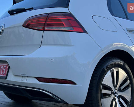 Белый Фольксваген e-Golf, объемом двигателя 0 л и пробегом 84 тыс. км за 13250 $, фото 43 на Automoto.ua