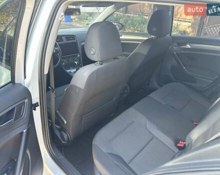 Белый Фольксваген e-Golf, объемом двигателя 0 л и пробегом 48 тыс. км за 13900 $, фото 11 на Automoto.ua