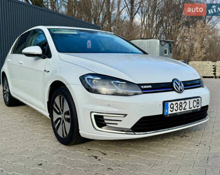 Белый Фольксваген e-Golf, объемом двигателя 0 л и пробегом 96 тыс. км за 12150 $, фото 6 на Automoto.ua