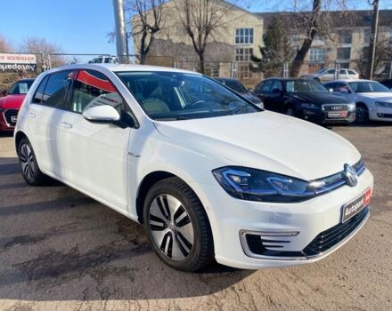 Белый Фольксваген e-Golf, объемом двигателя 0 л и пробегом 5 тыс. км за 18990 $, фото 2 на Automoto.ua