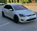 Белый Фольксваген e-Golf, объемом двигателя 0 л и пробегом 88 тыс. км за 15100 $, фото 17 на Automoto.ua