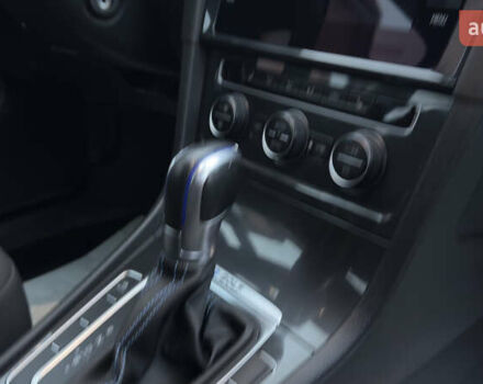 Белый Фольксваген e-Golf, объемом двигателя 0 л и пробегом 88 тыс. км за 14500 $, фото 46 на Automoto.ua