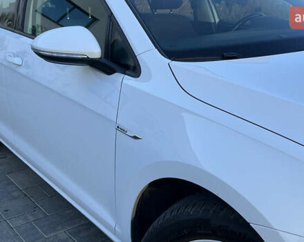 Белый Фольксваген e-Golf, объемом двигателя 0 л и пробегом 84 тыс. км за 13250 $, фото 36 на Automoto.ua