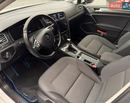 Белый Фольксваген e-Golf, объемом двигателя 0 л и пробегом 170 тыс. км за 13000 $, фото 10 на Automoto.ua