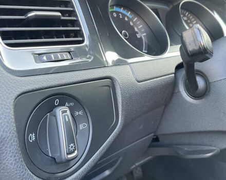 Белый Фольксваген e-Golf, объемом двигателя 0 л и пробегом 35 тыс. км за 14750 $, фото 35 на Automoto.ua