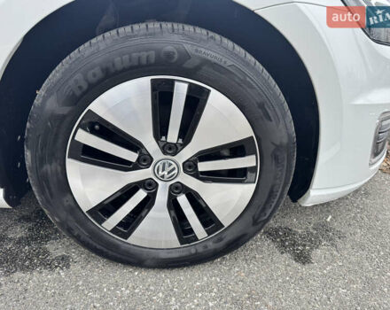 Белый Фольксваген e-Golf, объемом двигателя 0 л и пробегом 117 тыс. км за 15800 $, фото 17 на Automoto.ua