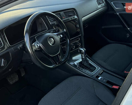 Белый Фольксваген e-Golf, объемом двигателя 0 л и пробегом 84 тыс. км за 13250 $, фото 95 на Automoto.ua