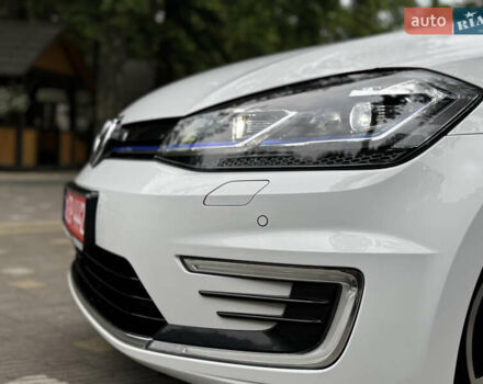 Белый Фольксваген e-Golf, объемом двигателя 0 л и пробегом 145 тыс. км за 14590 $, фото 3 на Automoto.ua