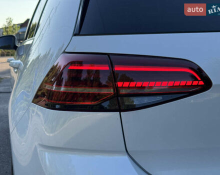 Белый Фольксваген e-Golf, объемом двигателя 0 л и пробегом 88 тыс. км за 15100 $, фото 22 на Automoto.ua