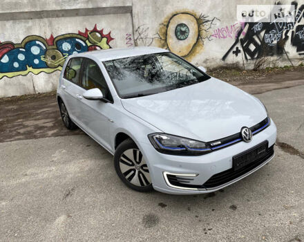 Белый Фольксваген e-Golf, объемом двигателя 0 л и пробегом 60 тыс. км за 15900 $, фото 22 на Automoto.ua