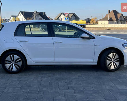 Белый Фольксваген e-Golf, объемом двигателя 0 л и пробегом 84 тыс. км за 13250 $, фото 4 на Automoto.ua