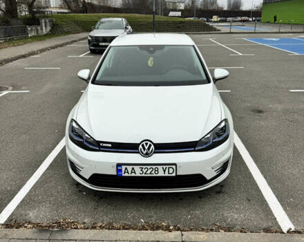Белый Фольксваген e-Golf, объемом двигателя 0 л и пробегом 117 тыс. км за 15800 $, фото 1 на Automoto.ua
