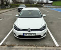 Белый Фольксваген e-Golf, объемом двигателя 0 л и пробегом 117 тыс. км за 15800 $, фото 1 на Automoto.ua
