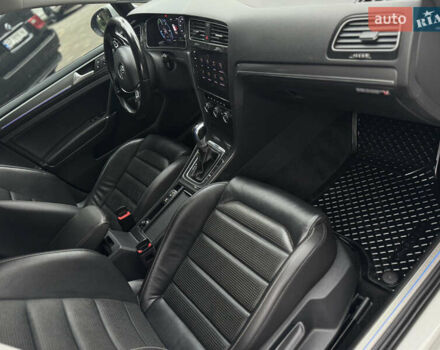 Белый Фольксваген e-Golf, объемом двигателя 0 л и пробегом 145 тыс. км за 14590 $, фото 119 на Automoto.ua
