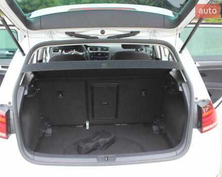 Белый Фольксваген e-Golf, объемом двигателя 0 л и пробегом 68 тыс. км за 14999 $, фото 28 на Automoto.ua