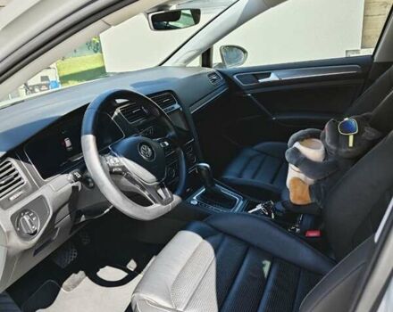 Белый Фольксваген e-Golf, объемом двигателя 0 л и пробегом 41 тыс. км за 18500 $, фото 6 на Automoto.ua