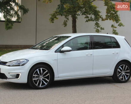 Белый Фольксваген e-Golf, объемом двигателя 0 л и пробегом 68 тыс. км за 14999 $, фото 2 на Automoto.ua