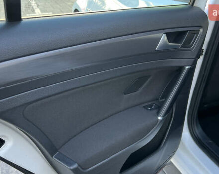 Белый Фольксваген e-Golf, объемом двигателя 0 л и пробегом 84 тыс. км за 13250 $, фото 68 на Automoto.ua