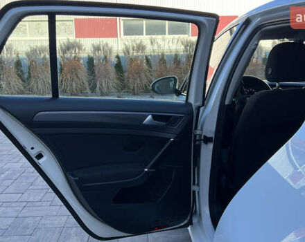 Белый Фольксваген e-Golf, объемом двигателя 0 л и пробегом 84 тыс. км за 13250 $, фото 67 на Automoto.ua