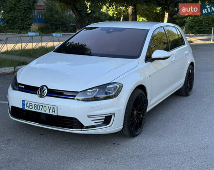 Белый Фольксваген e-Golf, объемом двигателя 0 л и пробегом 88 тыс. км за 15100 $, фото 4 на Automoto.ua