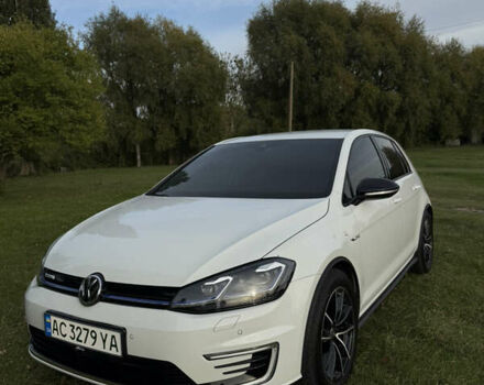 Белый Фольксваген e-Golf, объемом двигателя 0 л и пробегом 95 тыс. км за 15500 $, фото 2 на Automoto.ua