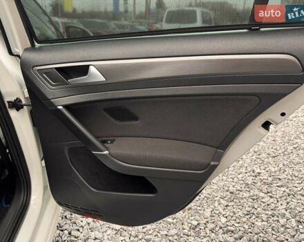 Белый Фольксваген e-Golf, объемом двигателя 0 л и пробегом 170 тыс. км за 13000 $, фото 17 на Automoto.ua