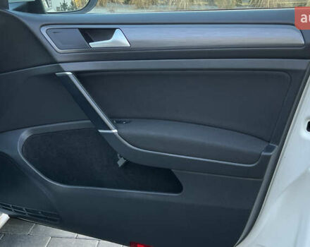 Белый Фольксваген e-Golf, объемом двигателя 0 л и пробегом 84 тыс. км за 13250 $, фото 81 на Automoto.ua