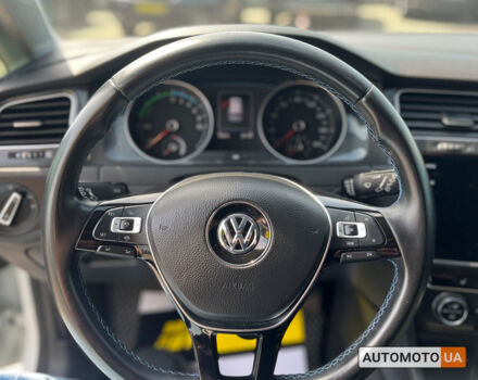 Білий Фольксваген e-Golf, об'ємом двигуна 36 л та пробігом 70 тис. км за 16590 $, фото 17 на Automoto.ua