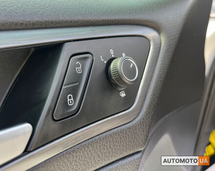 Білий Фольксваген e-Golf, об'ємом двигуна 36 л та пробігом 70 тис. км за 16590 $, фото 11 на Automoto.ua