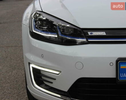 Белый Фольксваген e-Golf, объемом двигателя 0 л и пробегом 68 тыс. км за 14999 $, фото 8 на Automoto.ua
