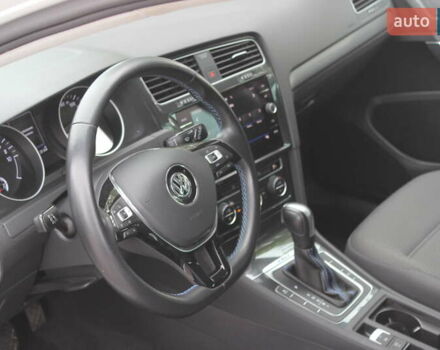Белый Фольксваген e-Golf, объемом двигателя 0 л и пробегом 68 тыс. км за 14999 $, фото 24 на Automoto.ua