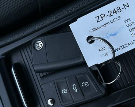 Белый Фольксваген e-Golf, объемом двигателя 0 л и пробегом 84 тыс. км за 13250 $, фото 132 на Automoto.ua