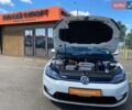 Белый Фольксваген e-Golf, объемом двигателя 0 л и пробегом 101 тыс. км за 16000 $, фото 98 на Automoto.ua