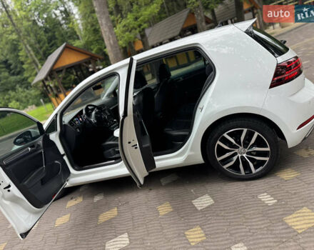 Белый Фольксваген e-Golf, объемом двигателя 0 л и пробегом 145 тыс. км за 14590 $, фото 48 на Automoto.ua