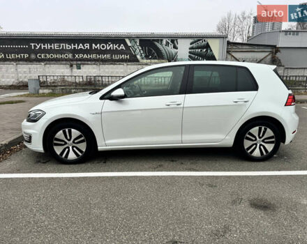 Белый Фольксваген e-Golf, объемом двигателя 0 л и пробегом 117 тыс. км за 15800 $, фото 5 на Automoto.ua
