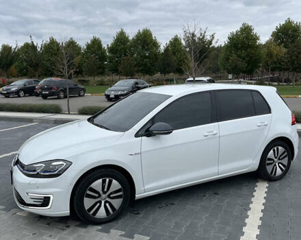 Белый Фольксваген e-Golf, объемом двигателя 0 л и пробегом 75 тыс. км за 15500 $, фото 7 на Automoto.ua