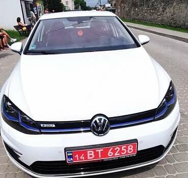 Белый Фольксваген e-Golf, объемом двигателя 0 л и пробегом 73 тыс. км за 13800 $, фото 1 на Automoto.ua