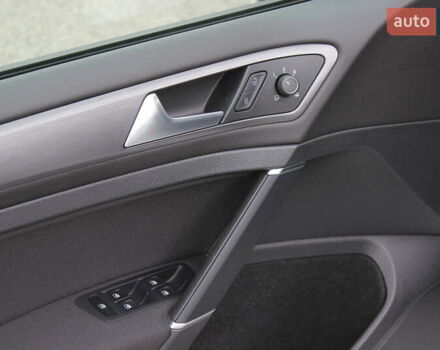 Белый Фольксваген e-Golf, объемом двигателя 0 л и пробегом 68 тыс. км за 14999 $, фото 22 на Automoto.ua