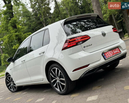 Белый Фольксваген e-Golf, объемом двигателя 0 л и пробегом 145 тыс. км за 14590 $, фото 151 на Automoto.ua