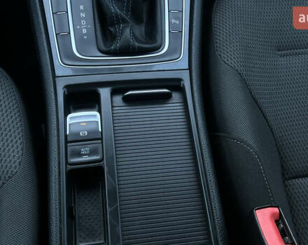 Белый Фольксваген e-Golf, объемом двигателя 0 л и пробегом 84 тыс. км за 13250 $, фото 112 на Automoto.ua