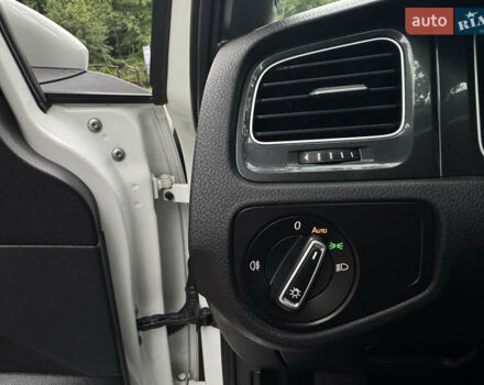 Белый Фольксваген e-Golf, объемом двигателя 0 л и пробегом 145 тыс. км за 14590 $, фото 86 на Automoto.ua