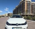 Белый Фольксваген e-Golf, объемом двигателя 0 л и пробегом 137 тыс. км за 16500 $, фото 18 на Automoto.ua