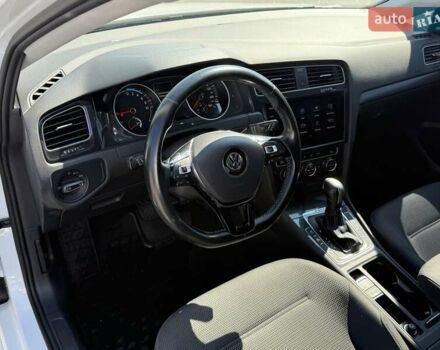 Білий Фольксваген e-Golf, об'ємом двигуна 0 л та пробігом 104 тис. км за 13700 $, фото 11 на Automoto.ua