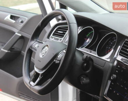 Белый Фольксваген e-Golf, объемом двигателя 0 л и пробегом 68 тыс. км за 14999 $, фото 29 на Automoto.ua