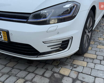 Белый Фольксваген e-Golf, объемом двигателя 0 л и пробегом 88 тыс. км за 14500 $, фото 6 на Automoto.ua