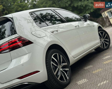 Белый Фольксваген e-Golf, объемом двигателя 0 л и пробегом 145 тыс. км за 14590 $, фото 30 на Automoto.ua