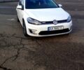Белый Фольксваген e-Golf, объемом двигателя 0 л и пробегом 246 тыс. км за 13000 $, фото 1 на Automoto.ua
