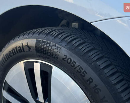 Белый Фольксваген e-Golf, объемом двигателя 0 л и пробегом 84 тыс. км за 13250 $, фото 53 на Automoto.ua