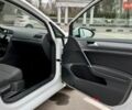 Белый Фольксваген e-Golf, объемом двигателя 0 л и пробегом 160 тыс. км за 14500 $, фото 26 на Automoto.ua